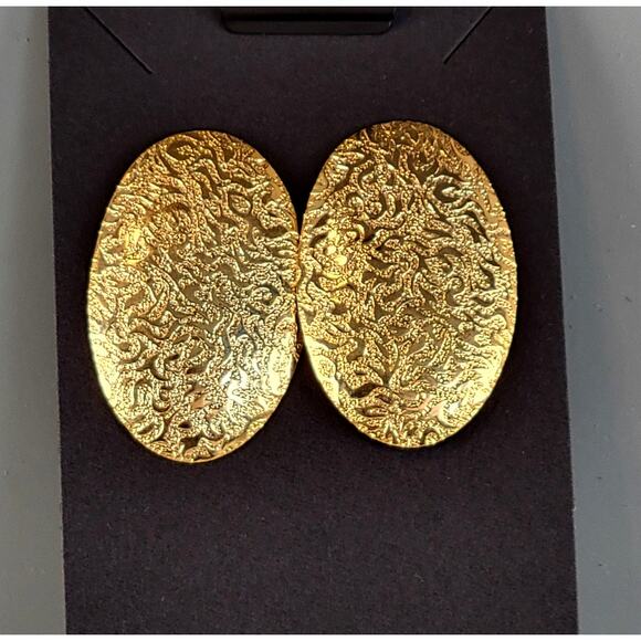 Gold Oval Pierced Earrings Embossed Metal 1.56"x0.94" Unbranded Vintage Retro - Picture 1 of 6